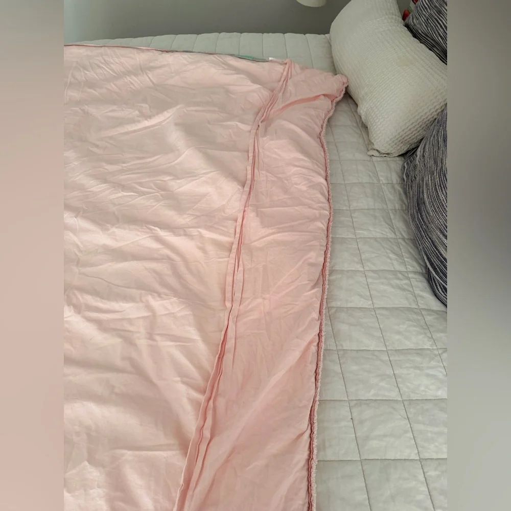 Crate & Barrel - Twin Size Duvet Cover and Matching Standard Sham